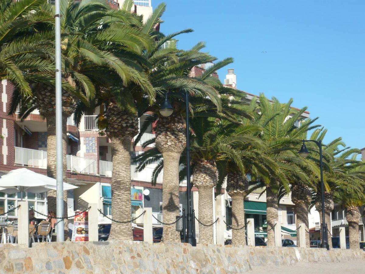 I Con Terraza En La Playa Holiday home